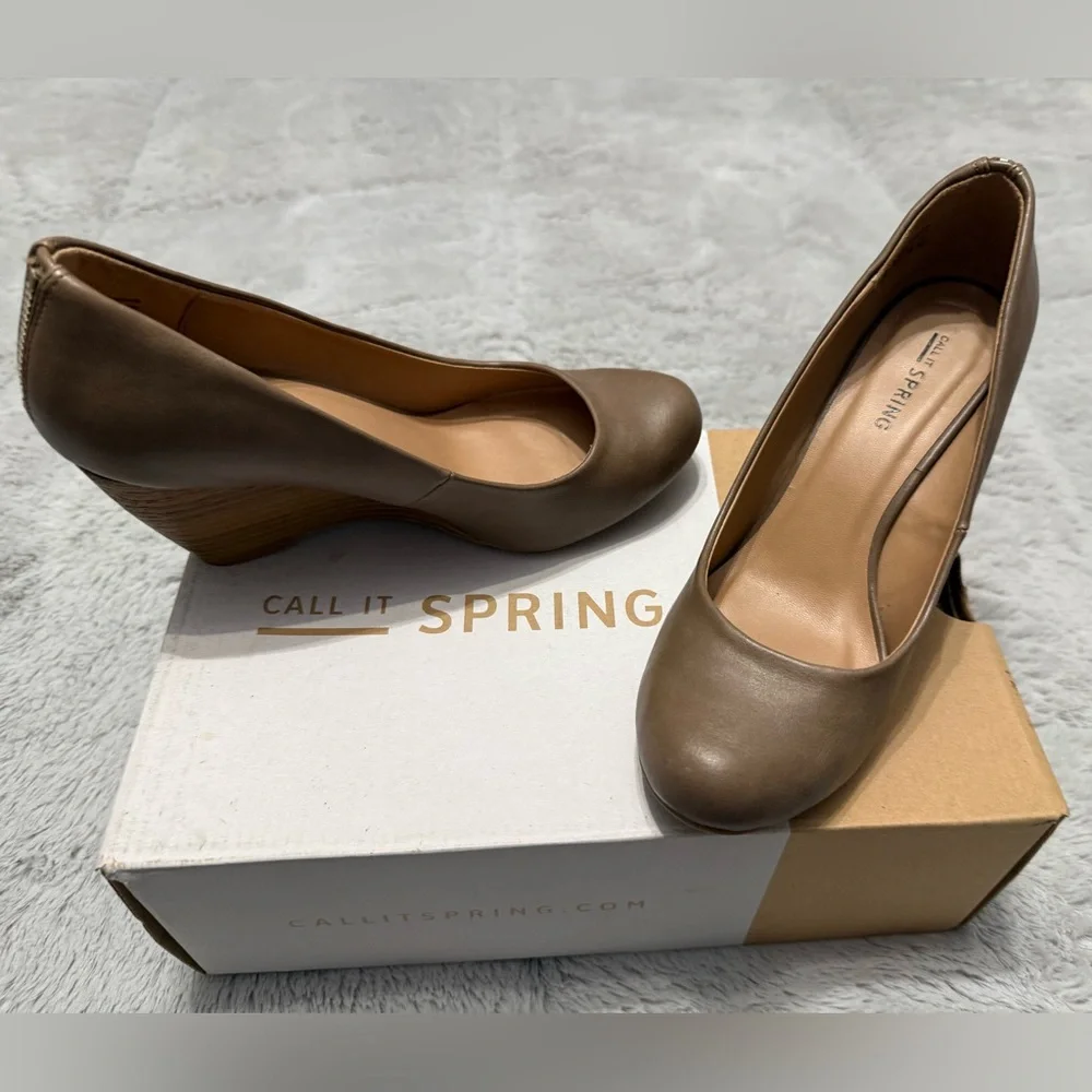 Call it spring wedge heals - Picture 1 of 5